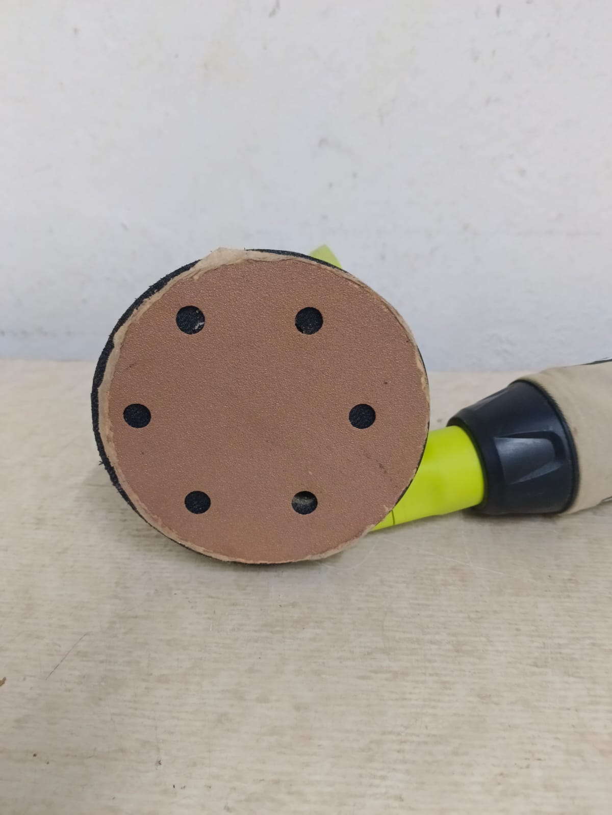 Lijadora Orbital Inalambrica RYOBI p411, usado