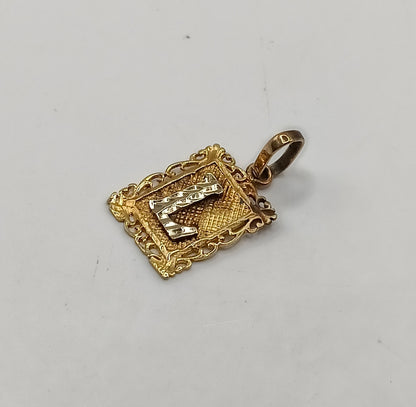 Dije letra L ORO 14k peso 1.5gr , usado