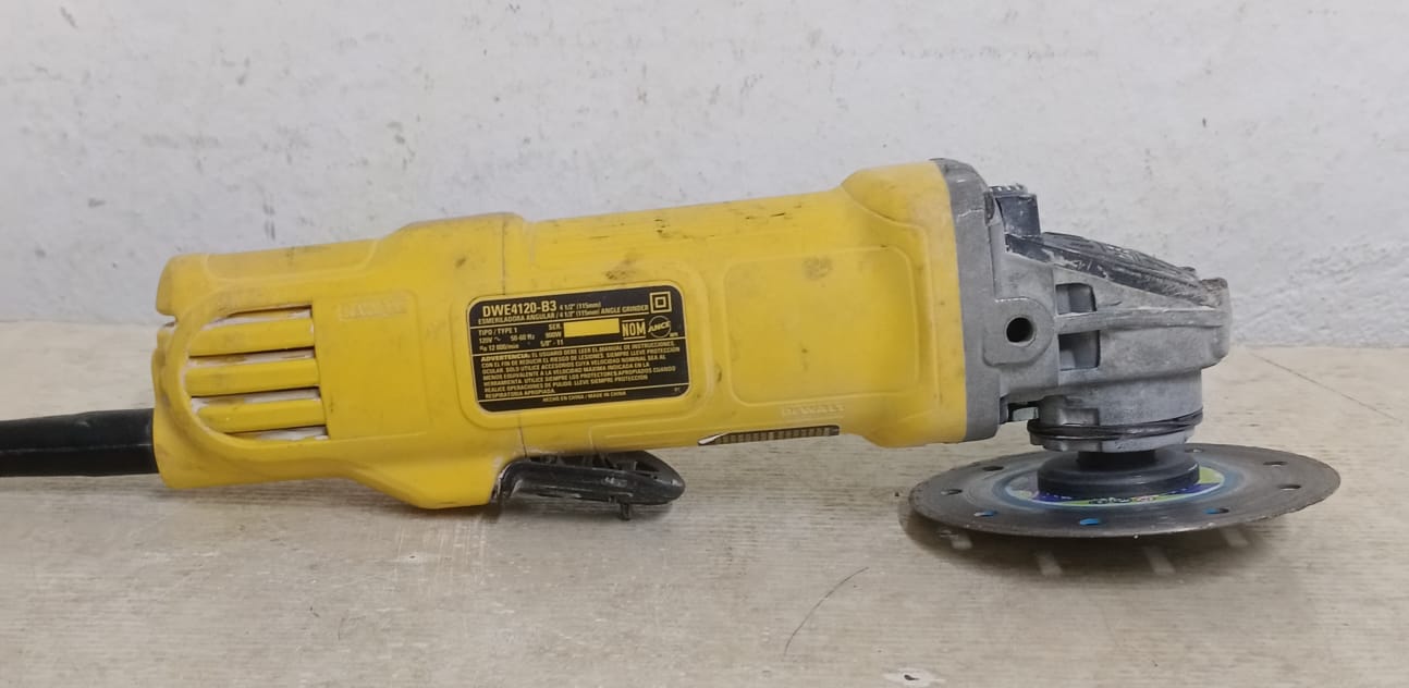 Esmeril DEWALT dwe4120-b3, usado