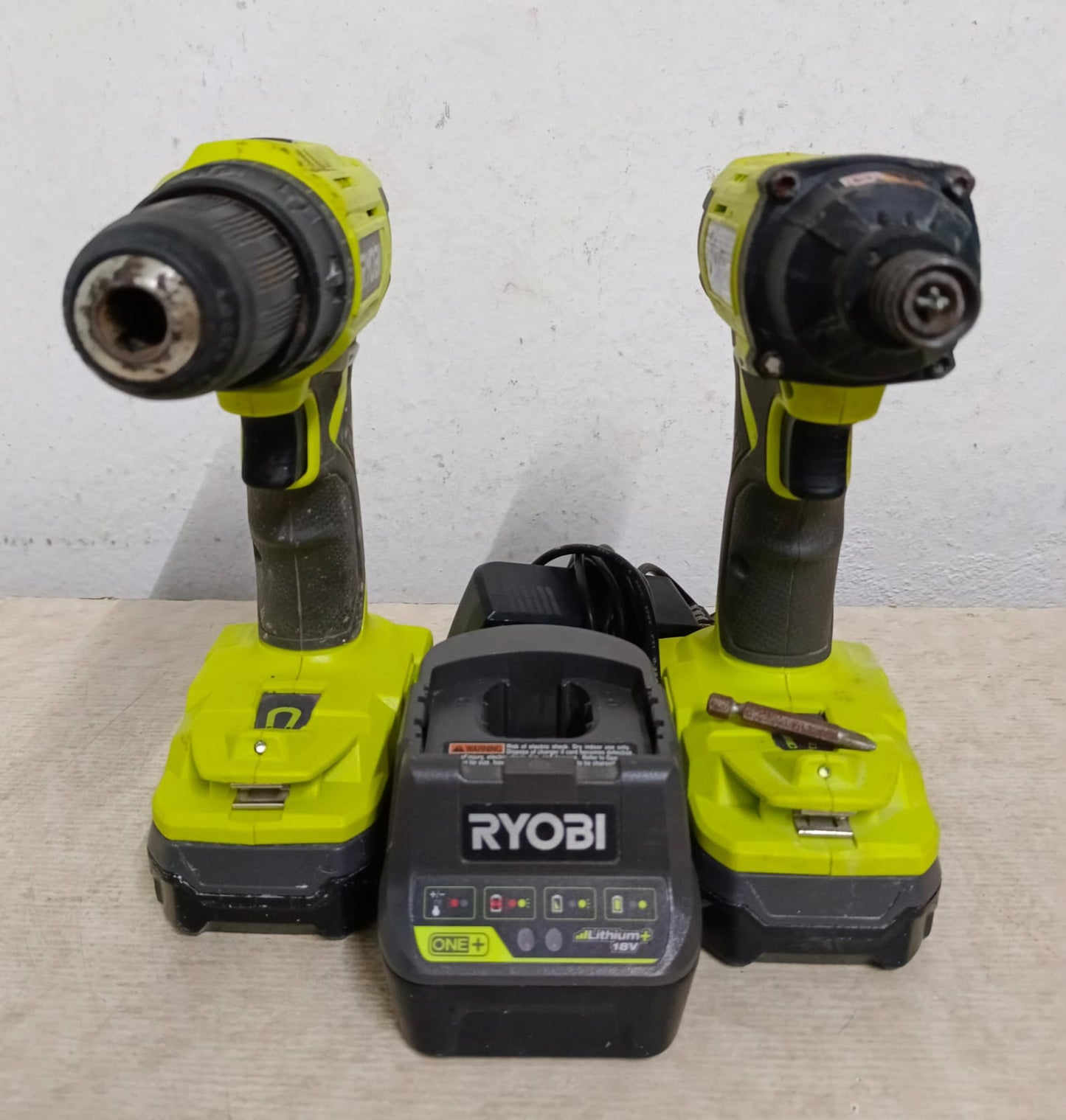 Kit de taladros inalambricos RYOBI, usado