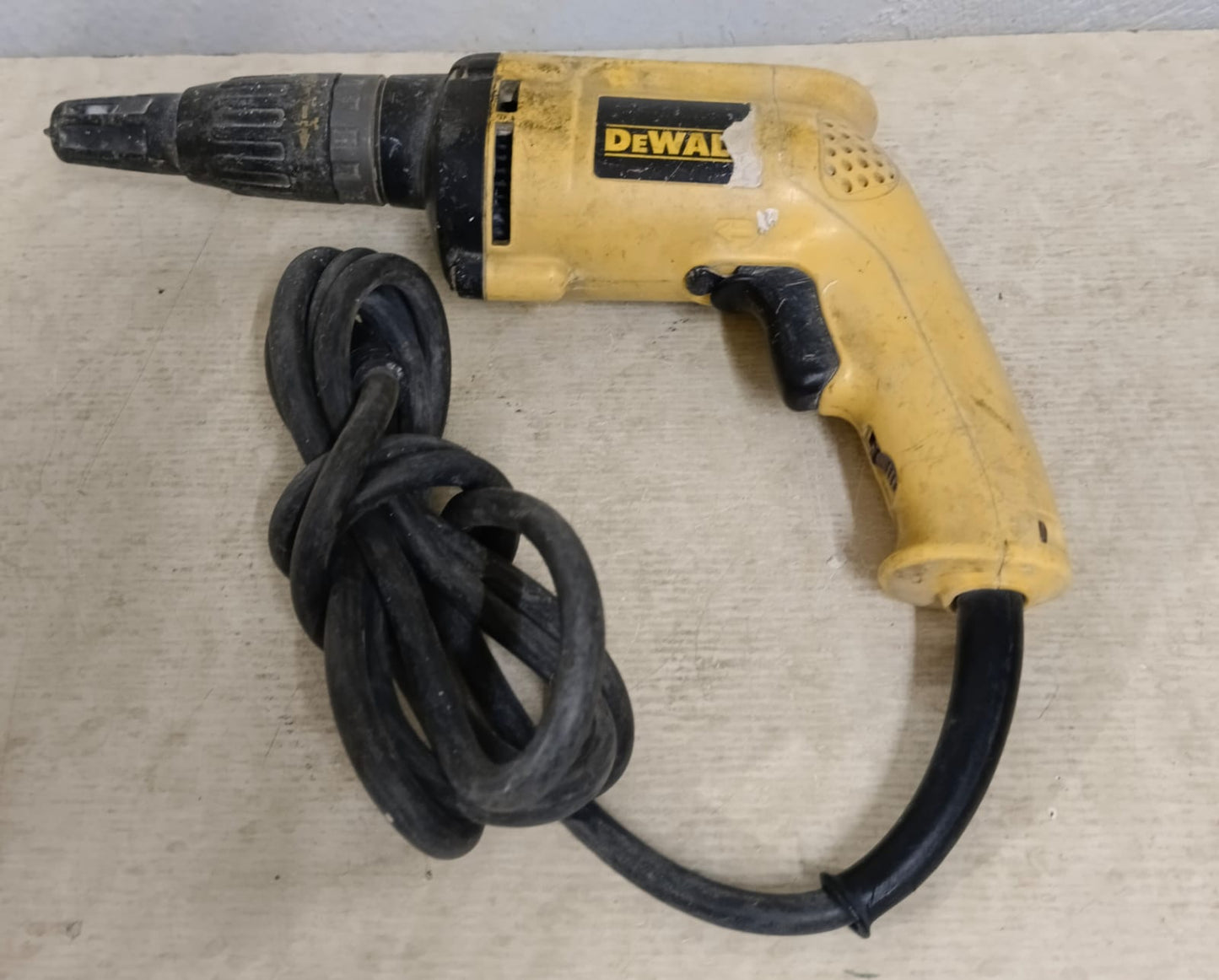 Atornillador DEWALT dw255, usado