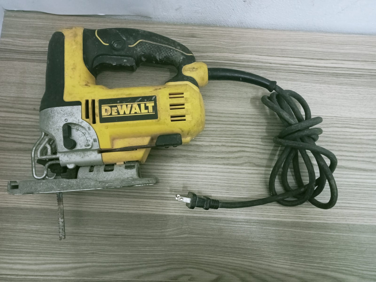 🔧 Sierra caladora DeWalt DW300-B3 (usada)