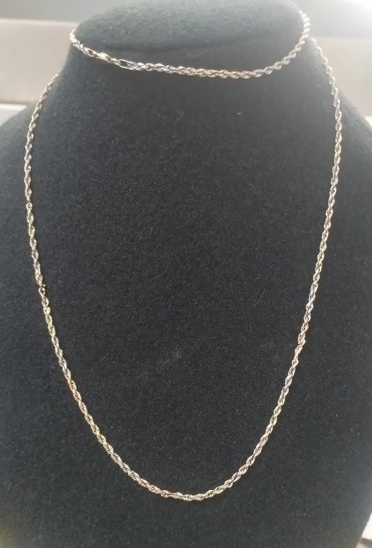 Cadena Torzal 3 tonos oro 14k peso 9.7gr, usado