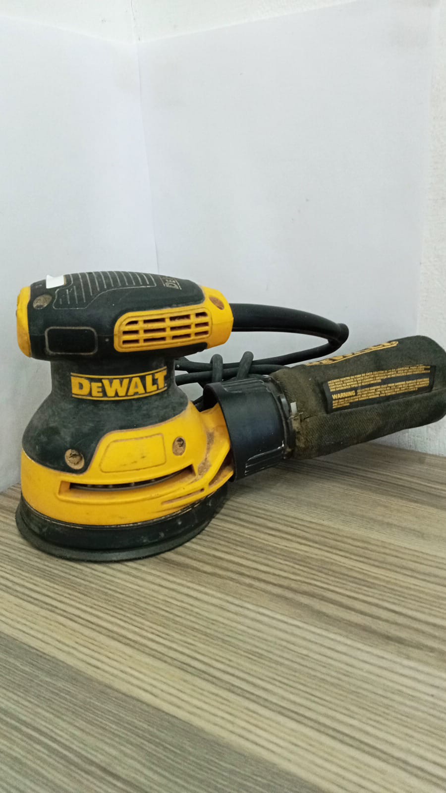 lijadora orbital aleatoria DEWALT modelo DWE6421-usada