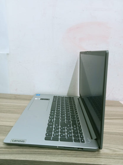 Laptop Lenovo IdeaPad con 8 GB RAM + 256 GB SSD usada