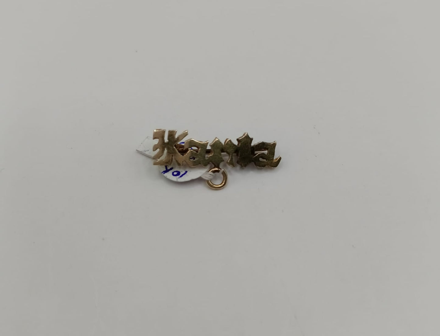 Broche nombre Karla ORO 10K peso 1.7gr, usado