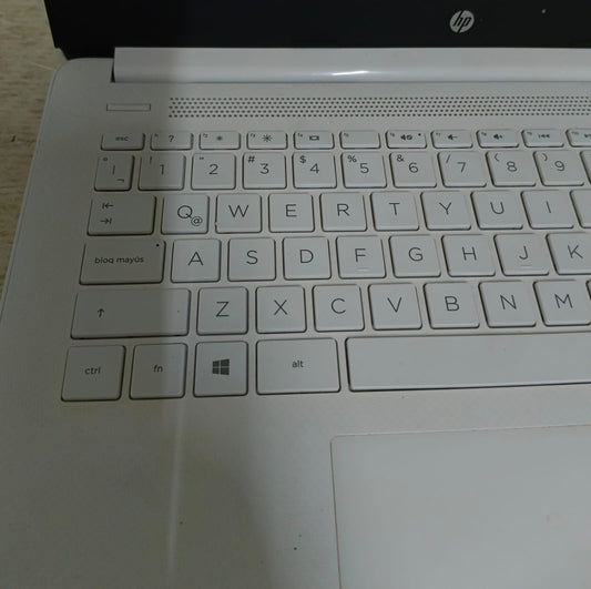Laptop HP amd a4 57gb 4ram ssd con cargador, usado