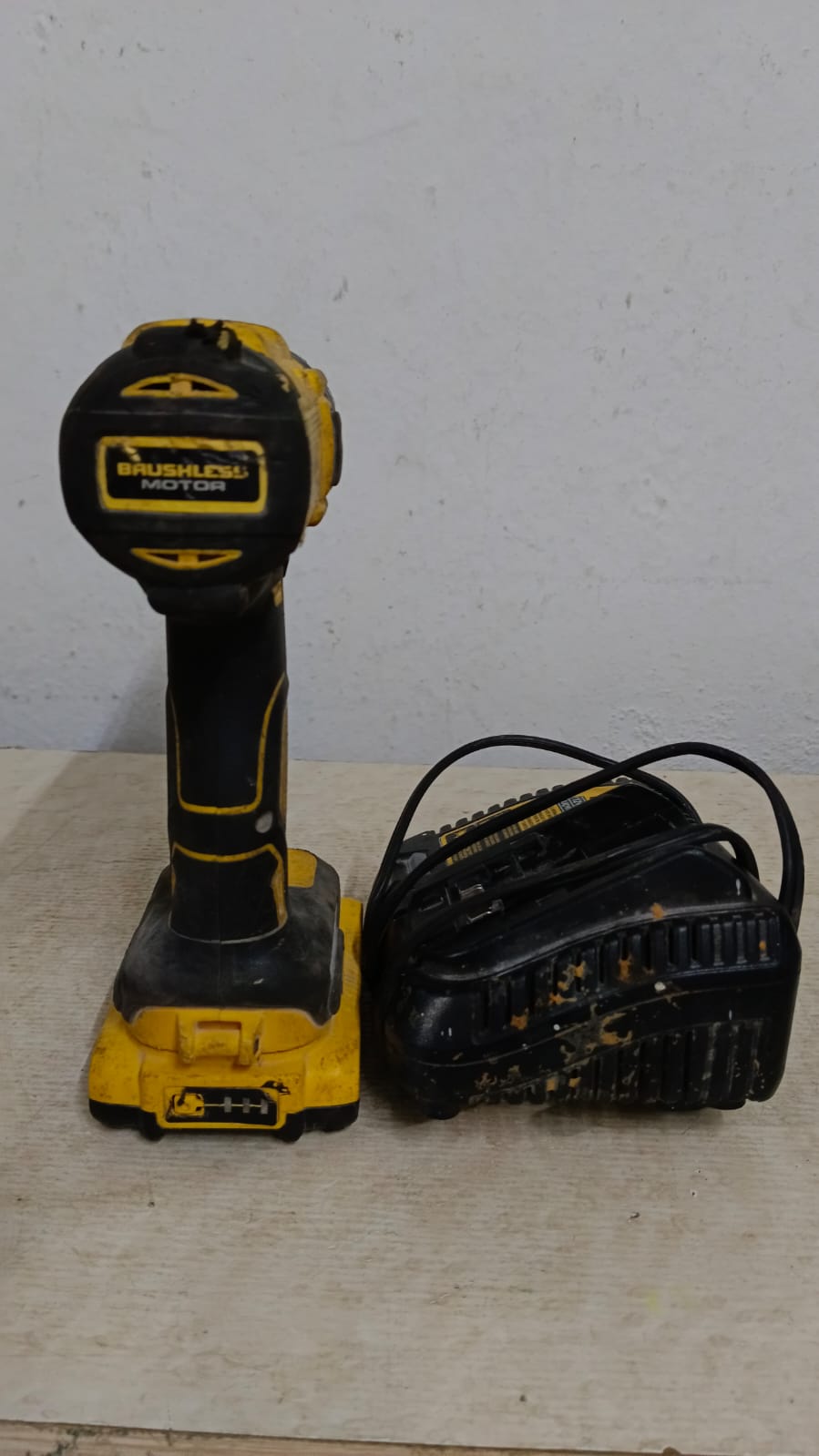 TALADRO INALAMBRICO DEWALT