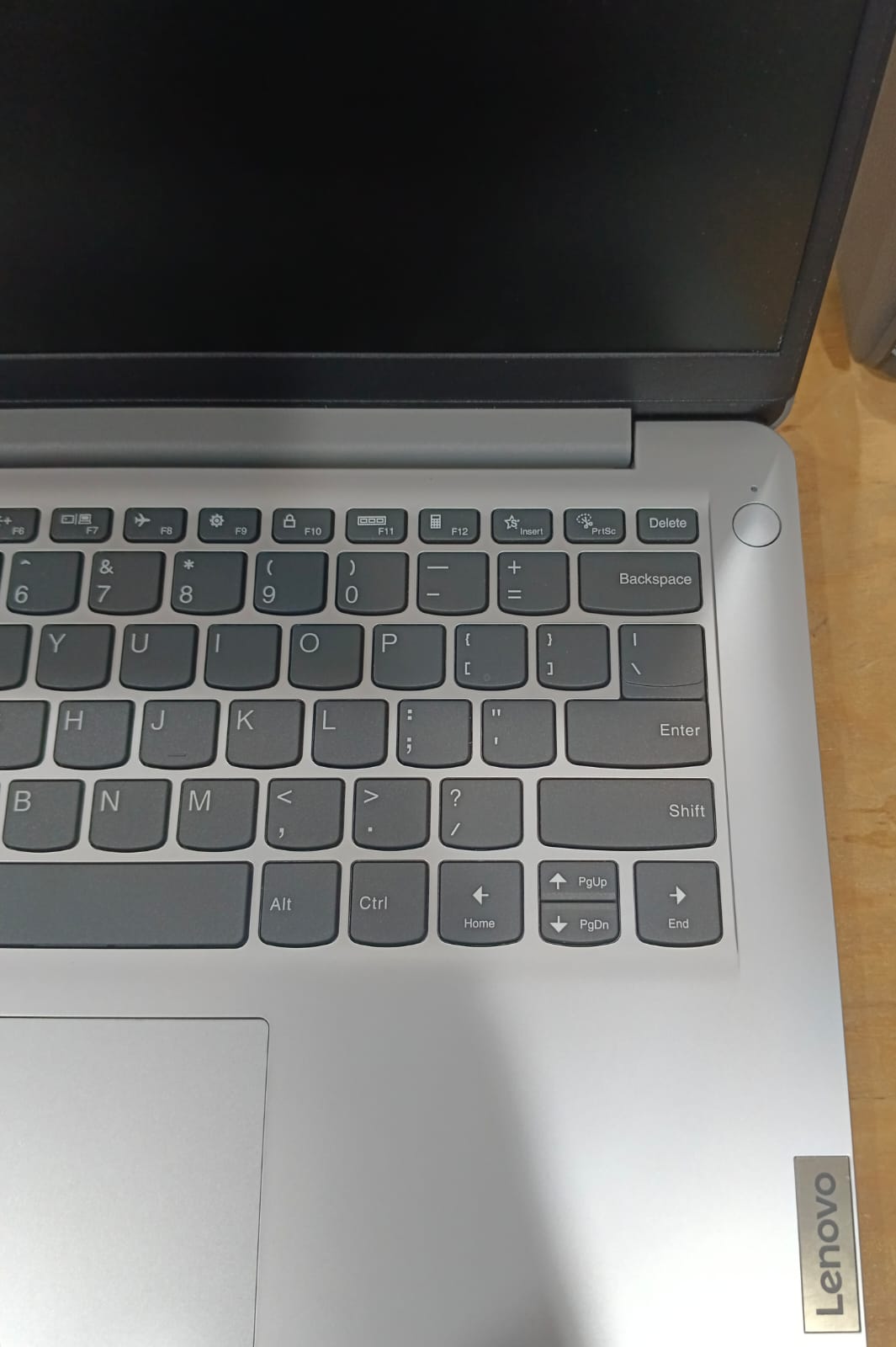 laptop LENOVO idepad 1 118gb ssd 4ram intel side, usado