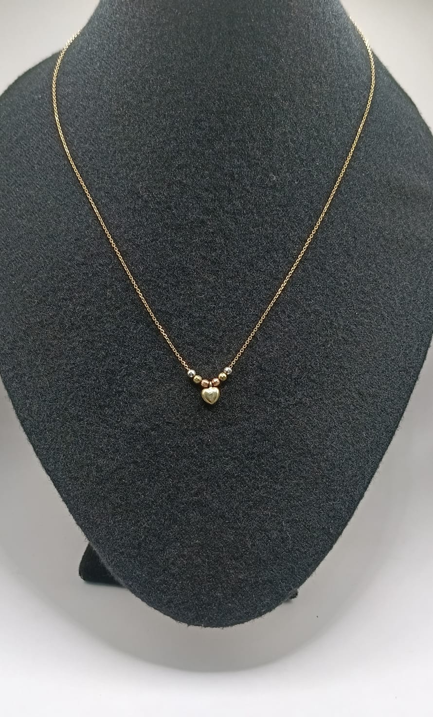 Collar de cuentas con dije de corazon ORO 10k peso 1.9gr