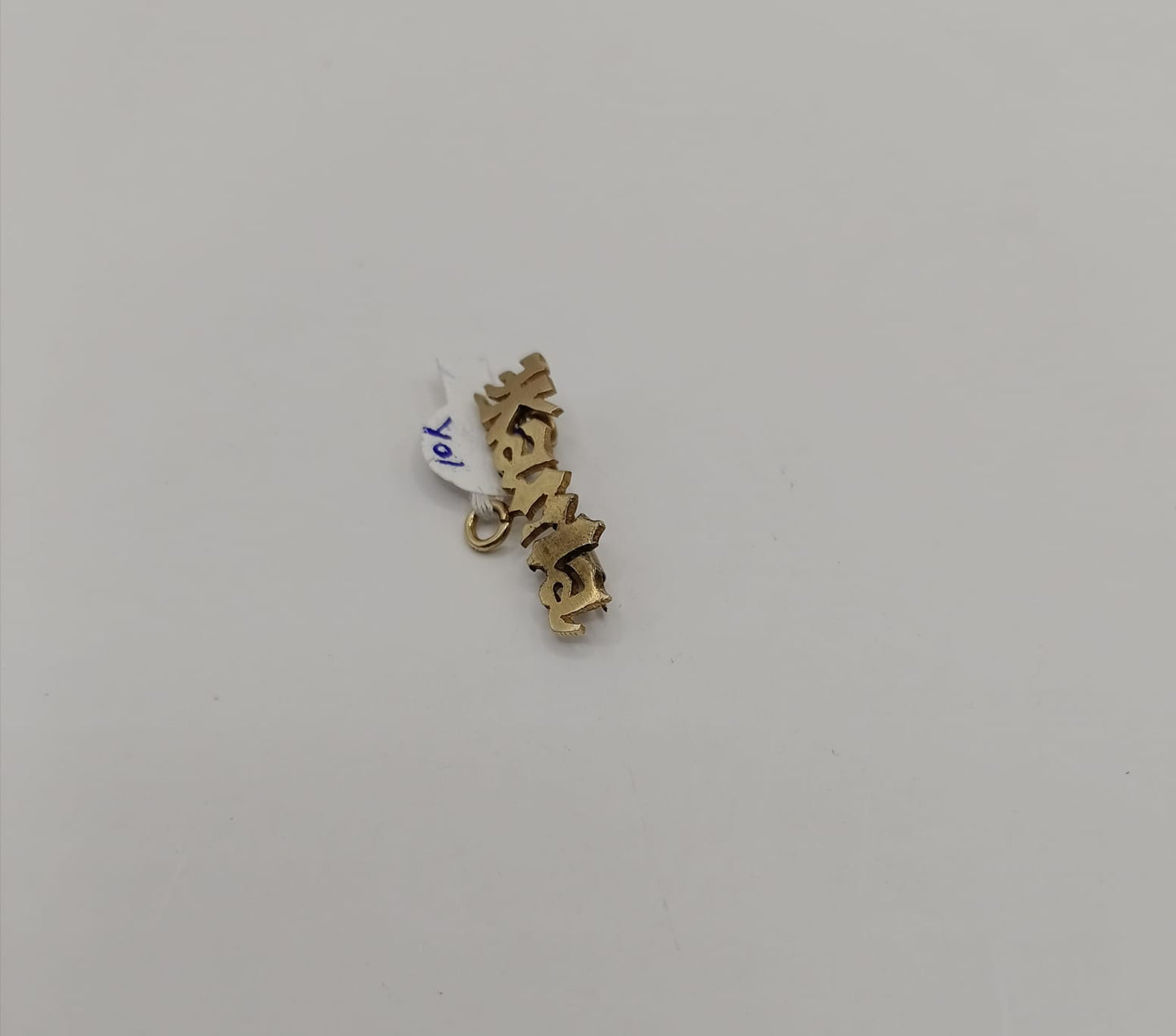 Broche nombre Karla ORO 10K peso 1.7gr, usado