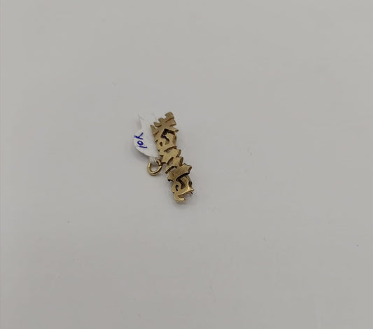 Broche nombre Karla ORO 10K peso 1.7gr, usado