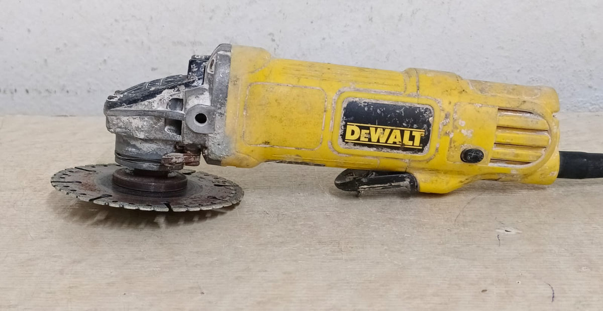Esmeril DEWALT dwe4120-b3, usado