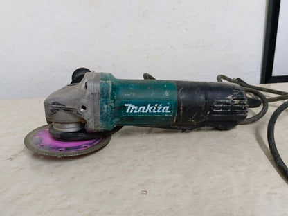Esmeril Makita 9557, usado