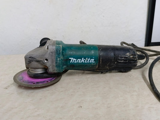 Esmeril Makita 9557, usado