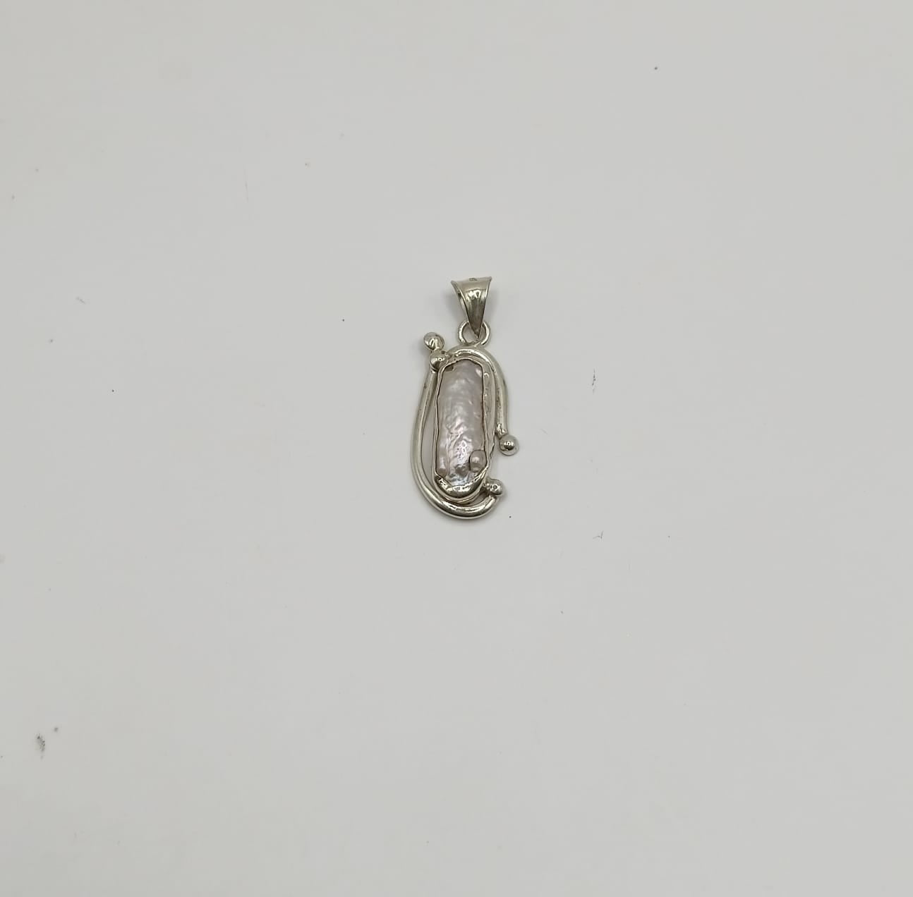Dije tipo concha PLATA 925 peso 4.4gr, usado