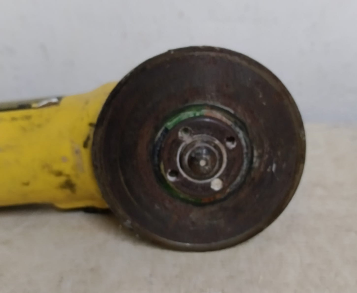 Mini esmeril DEWALT dwe4010-b3 con disco, usado