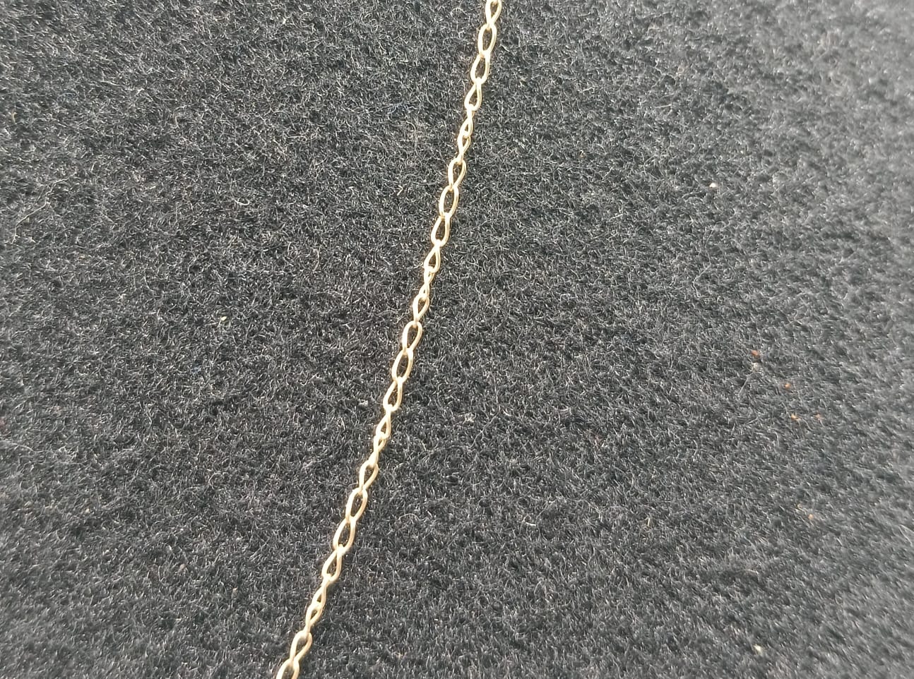 Cadena delgada ORO 10k peso 1.5gr, usado