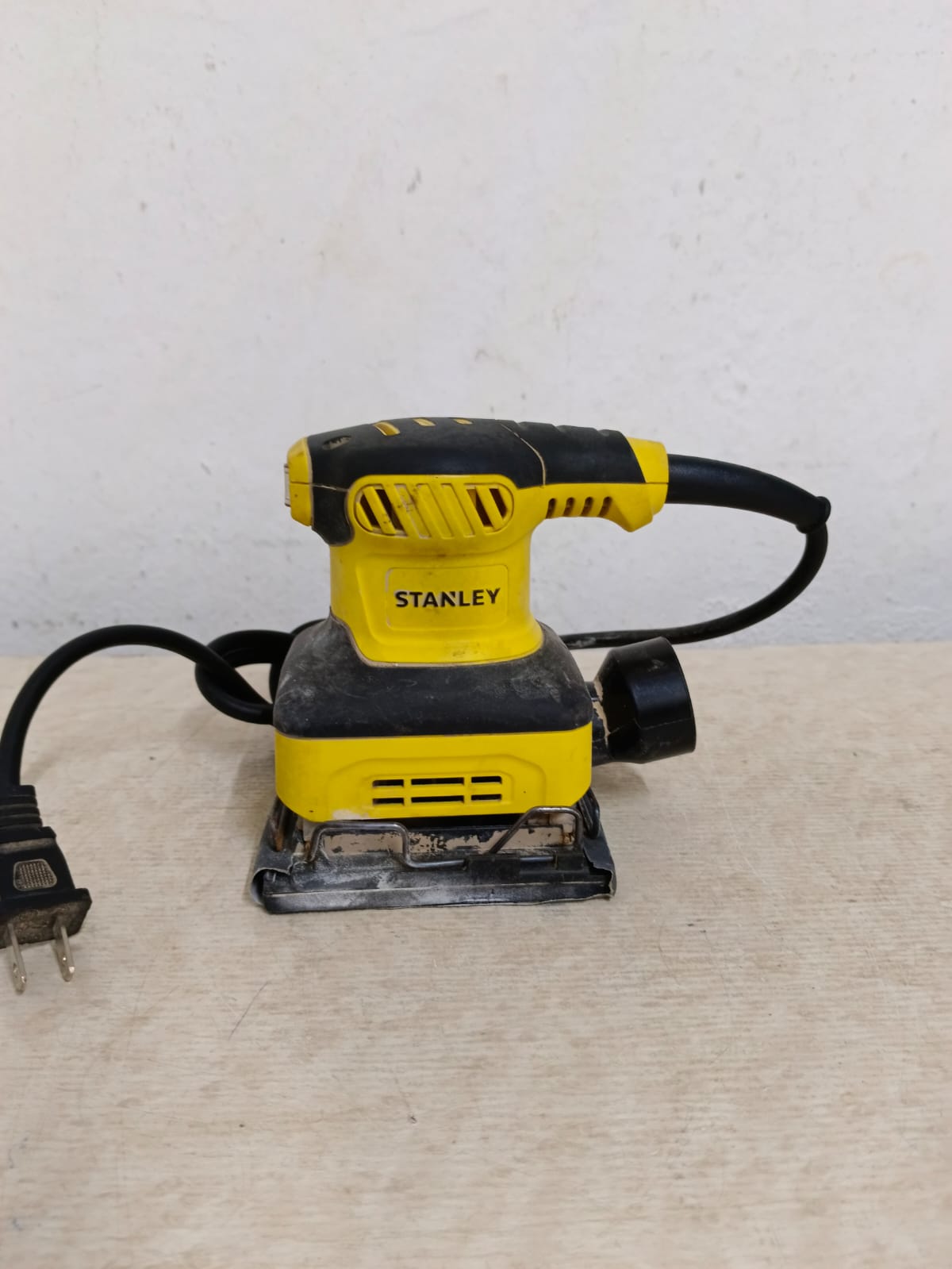 Lijadora de acabado STANLEY ss24-b3, usado