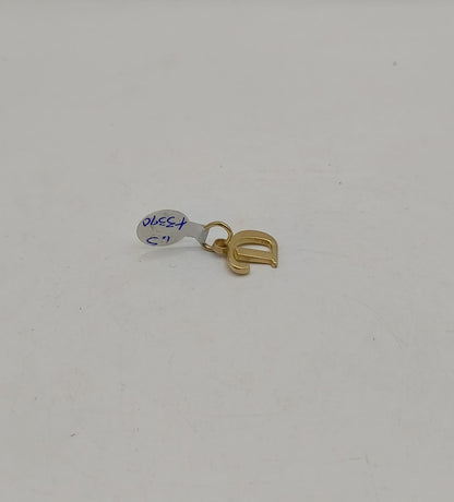 Dije letra "D" ORO 8k peso 1.7gr, usado