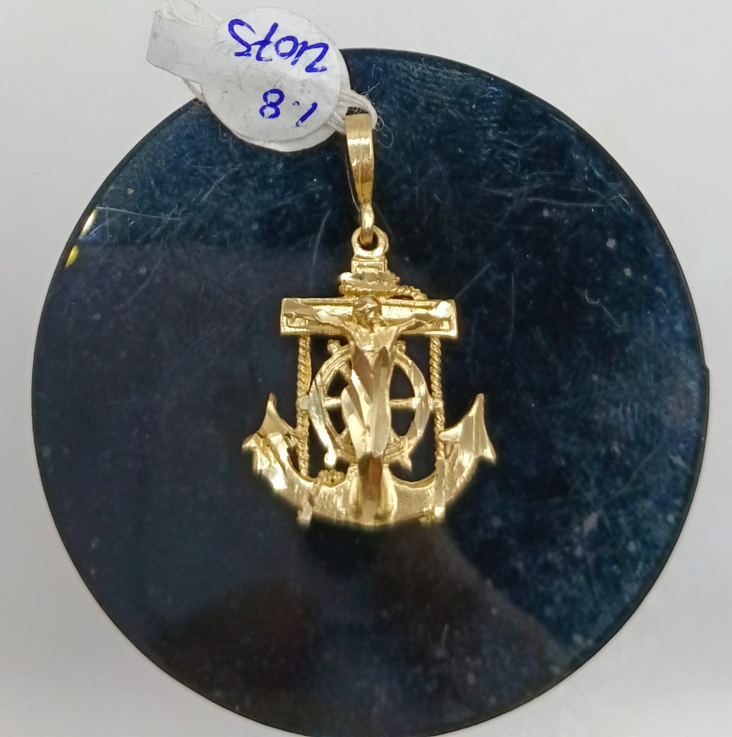 Dije de Ancla ORO 10k peso 1.8gr, usado