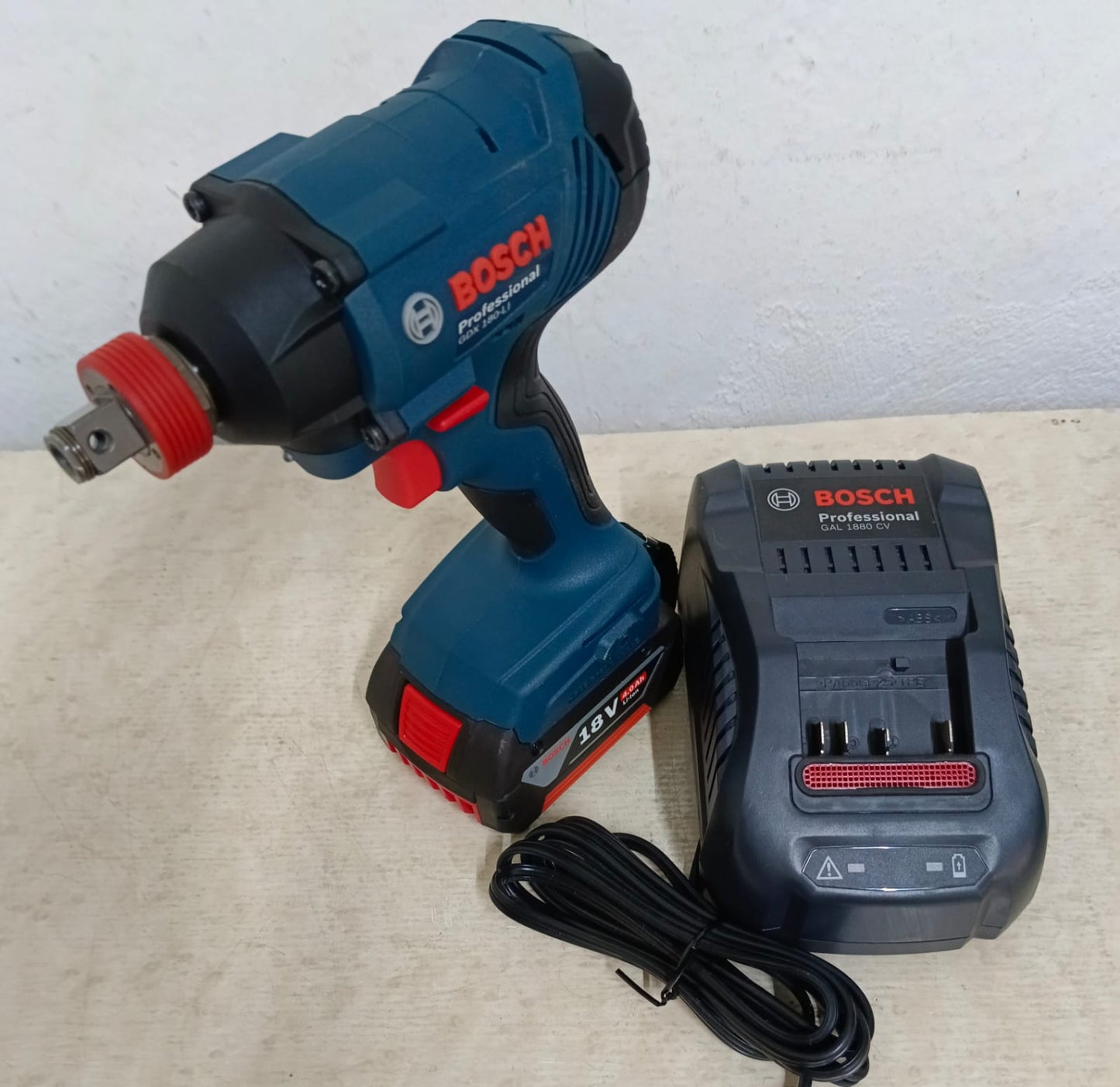 Pistola de impacto BOSCH gdx-180li inalambrico, usado