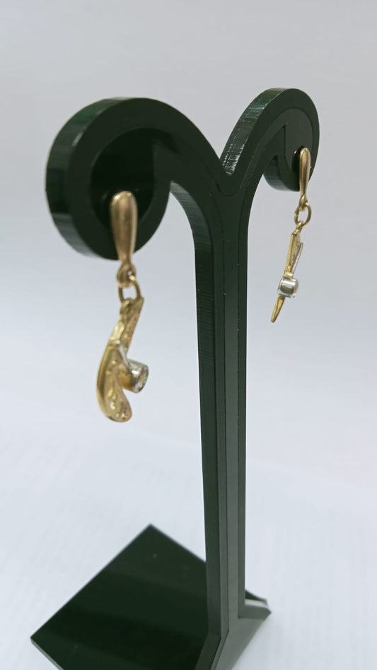 Par de Aretes de Oro Diseño Colgante Luna con Piedra Sintética – Delicadeza y Estilo