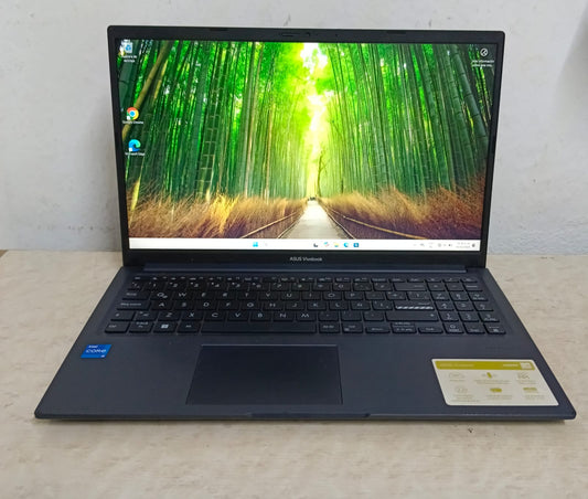 Laptop ASUS x1502z core i5 8ram 512gb con cargador, usado