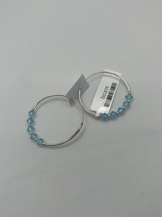 Par arracadas con sintetico azul de plata .925 pesa 2.6 grs