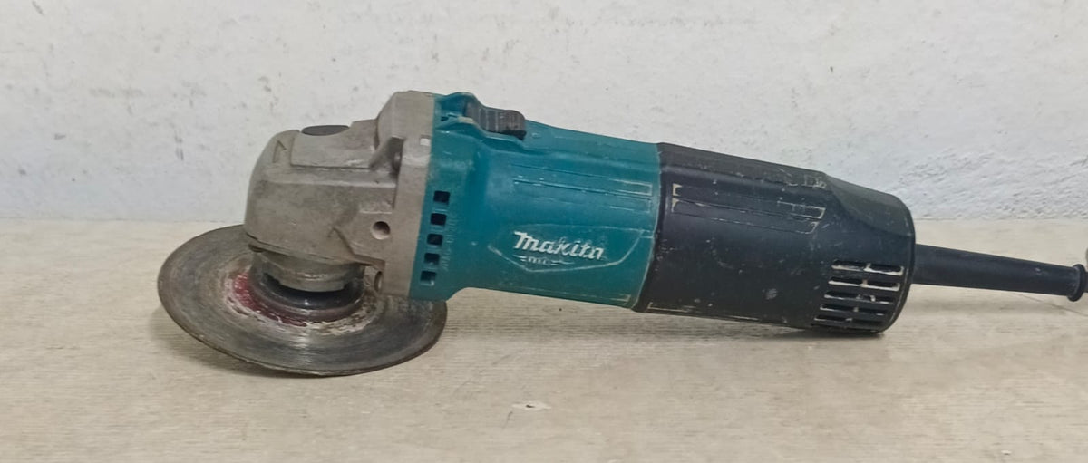 Esmeril MAKITA m0901