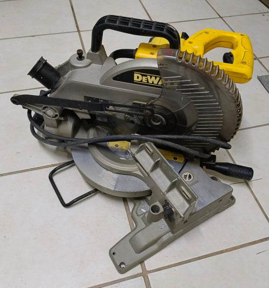 Sierra ingletadora DEWALT dw714-b3, usado