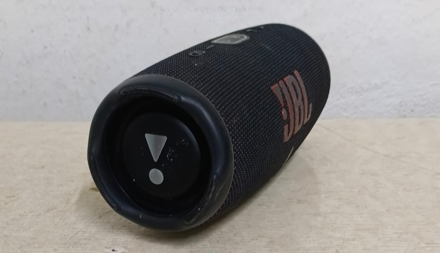 Bocina JBL CHARGE 5, usado
