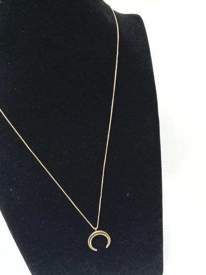 Cadena de Oro 14K con Dije de Media Luna 🌙✨