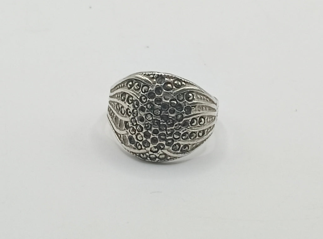 Anillo con sinteticos PLATA 925 peso 3.8gr, usado