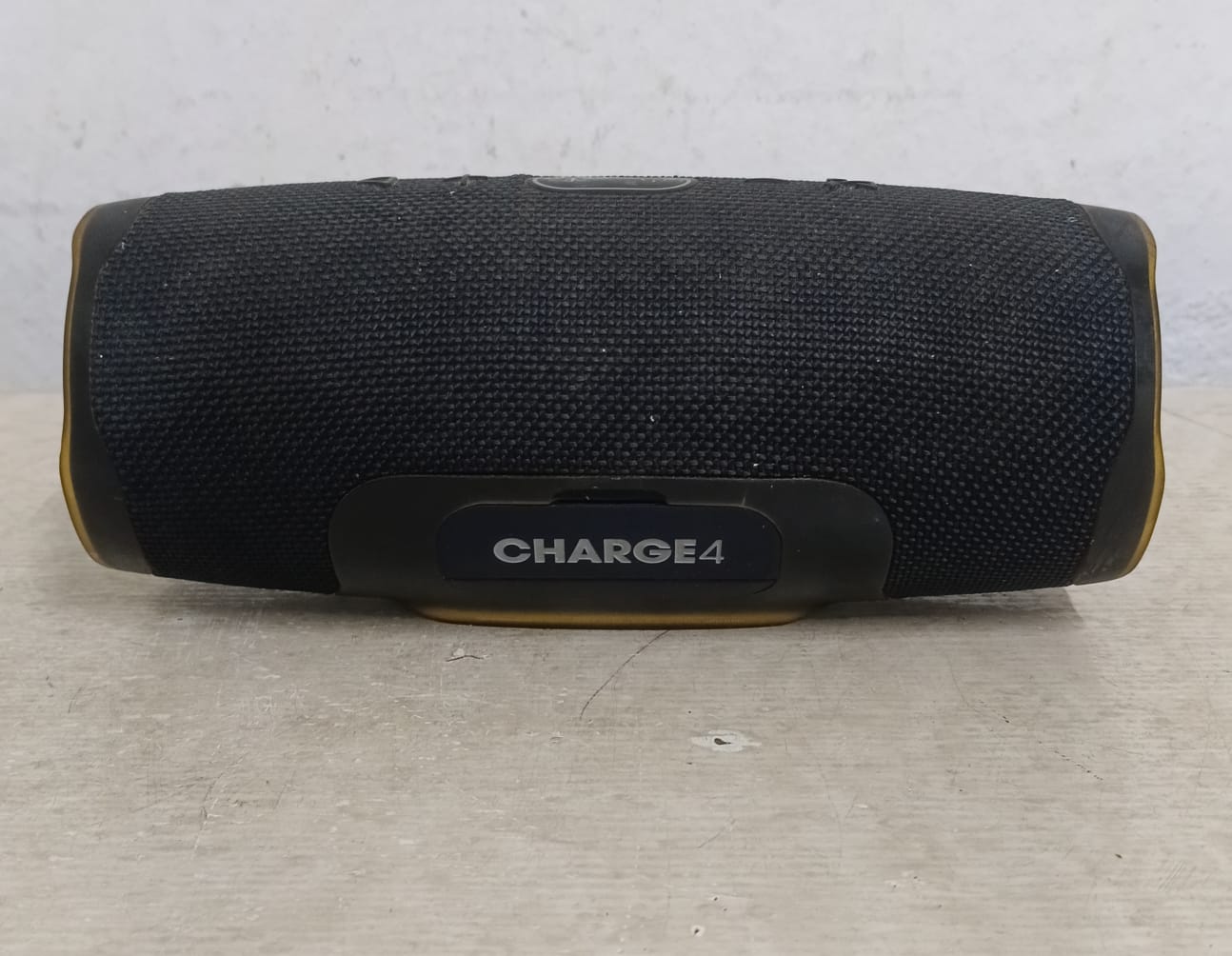 Bocina recargable JBL charge 4, usado