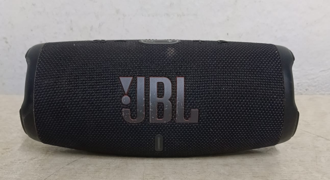 Bocina JBL CHARGE 5, usado