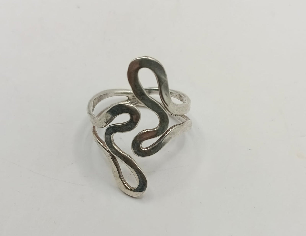Anillo con diseño PLATA 925 peso 6.2gr