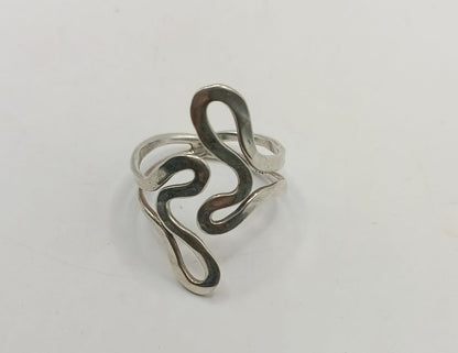Anillo con diseño PLATA 925 peso 6.2gr