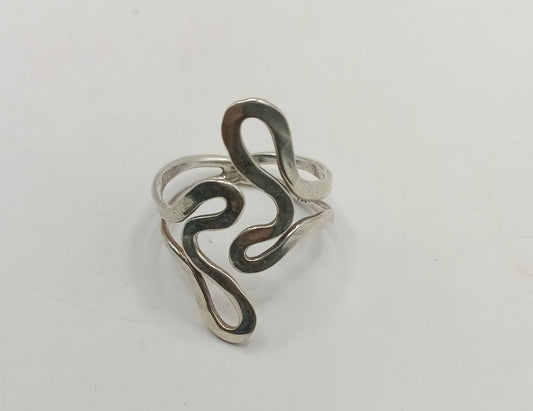 Anillo con diseño PLATA 925 peso 6.2gr