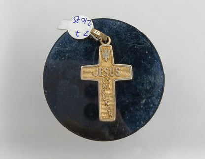Dije de cruz ORO 8k peso 2.7gr, usado