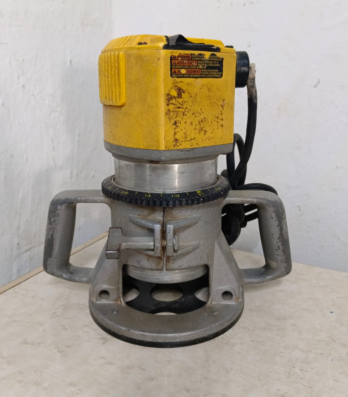 Router dewalt dwp7518, usado