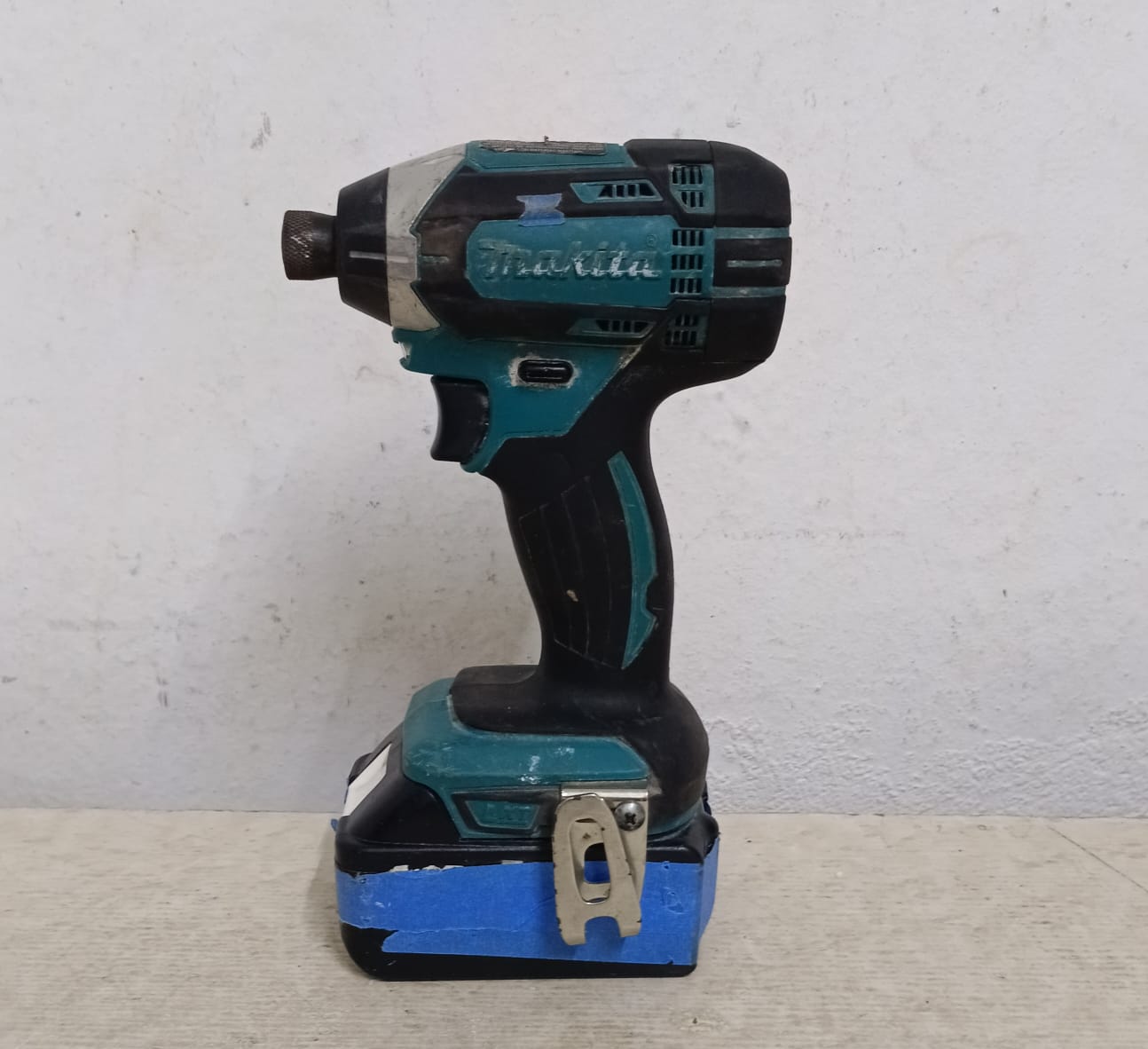 Atornillador Inalambrico MAKITA con cargador, usado