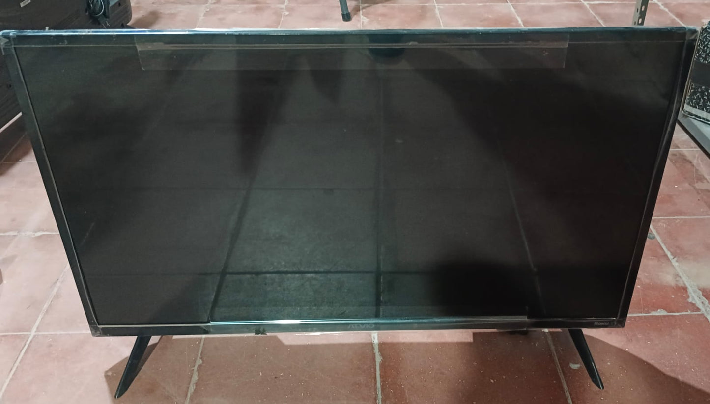 Smart tv ATVIO 32 pulgadas con control, usado