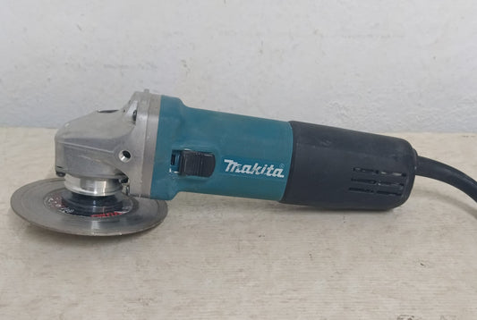 Mini Esmeril MAKITA 9557hn con disco, usado