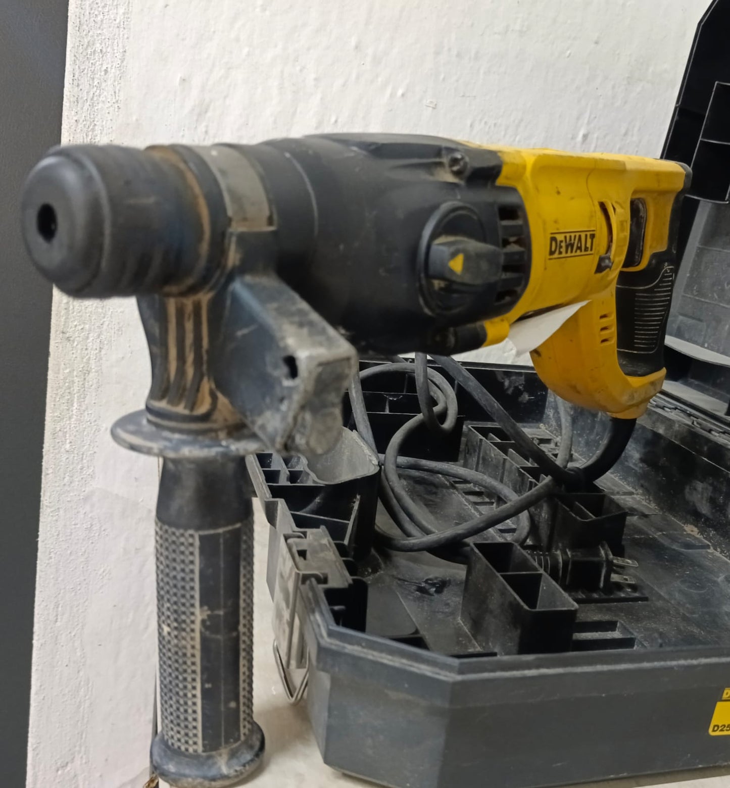 Taladro Rotomartillo Dewalt d2560-b3, usado