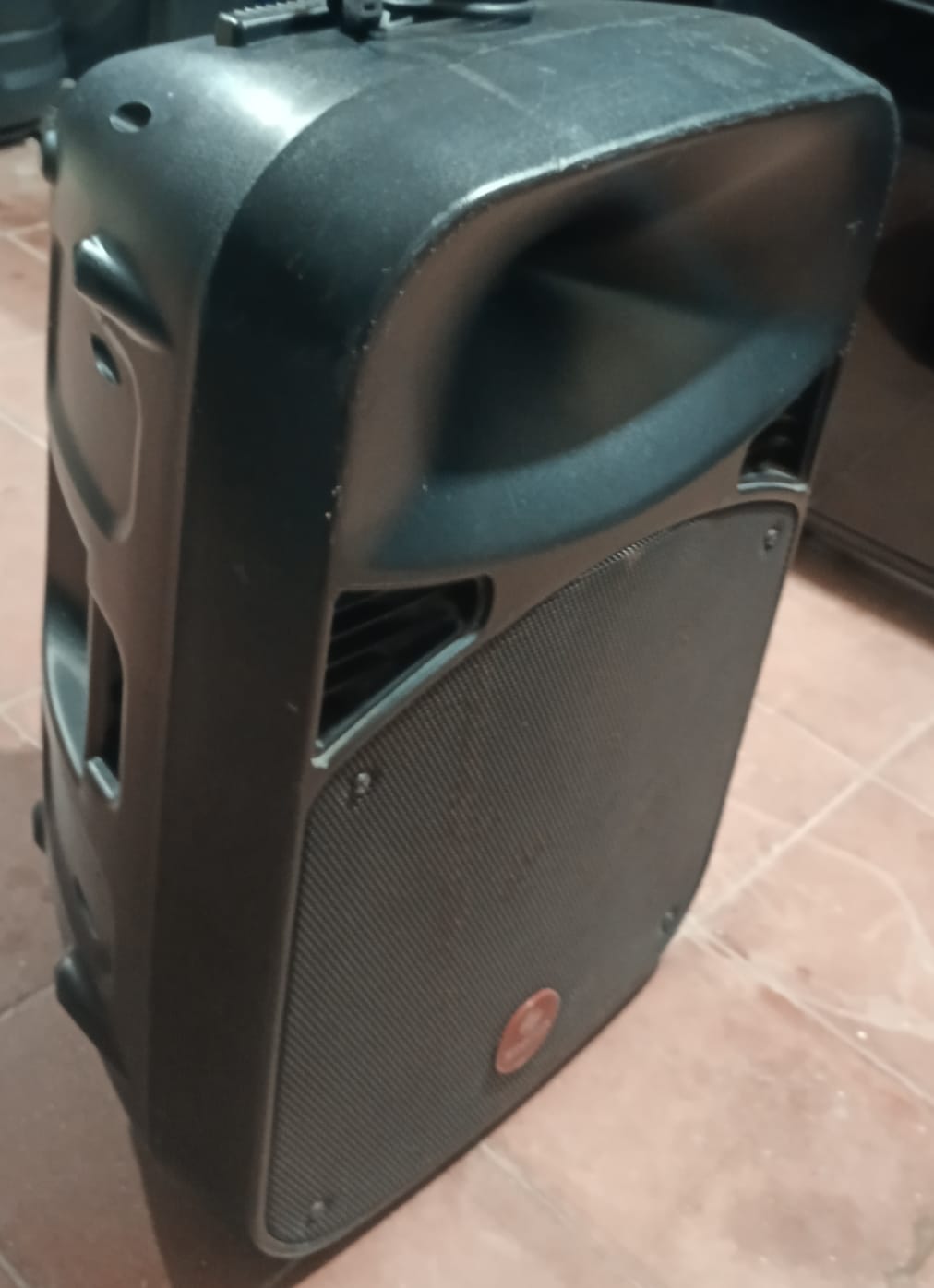 Bocina ampilficada STEREN baf-1545bt, usado