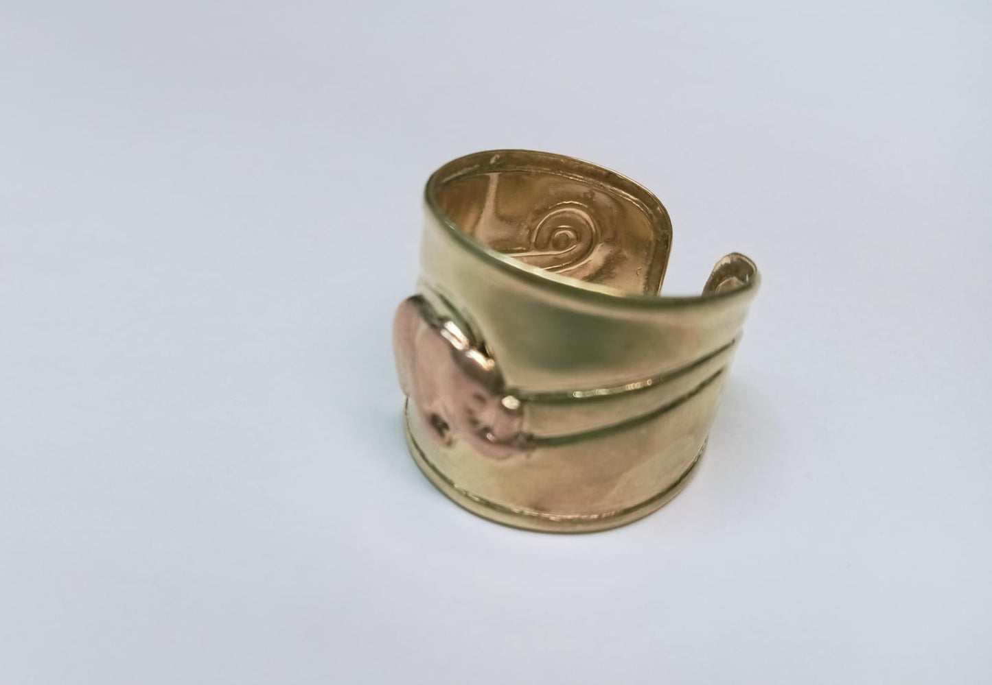 Anillo de Oro 10K con Diseño de Elefante – 3.4g