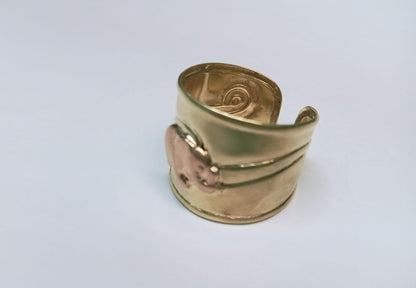 Anillo de Oro 10K con Diseño de Elefante – 3.4g