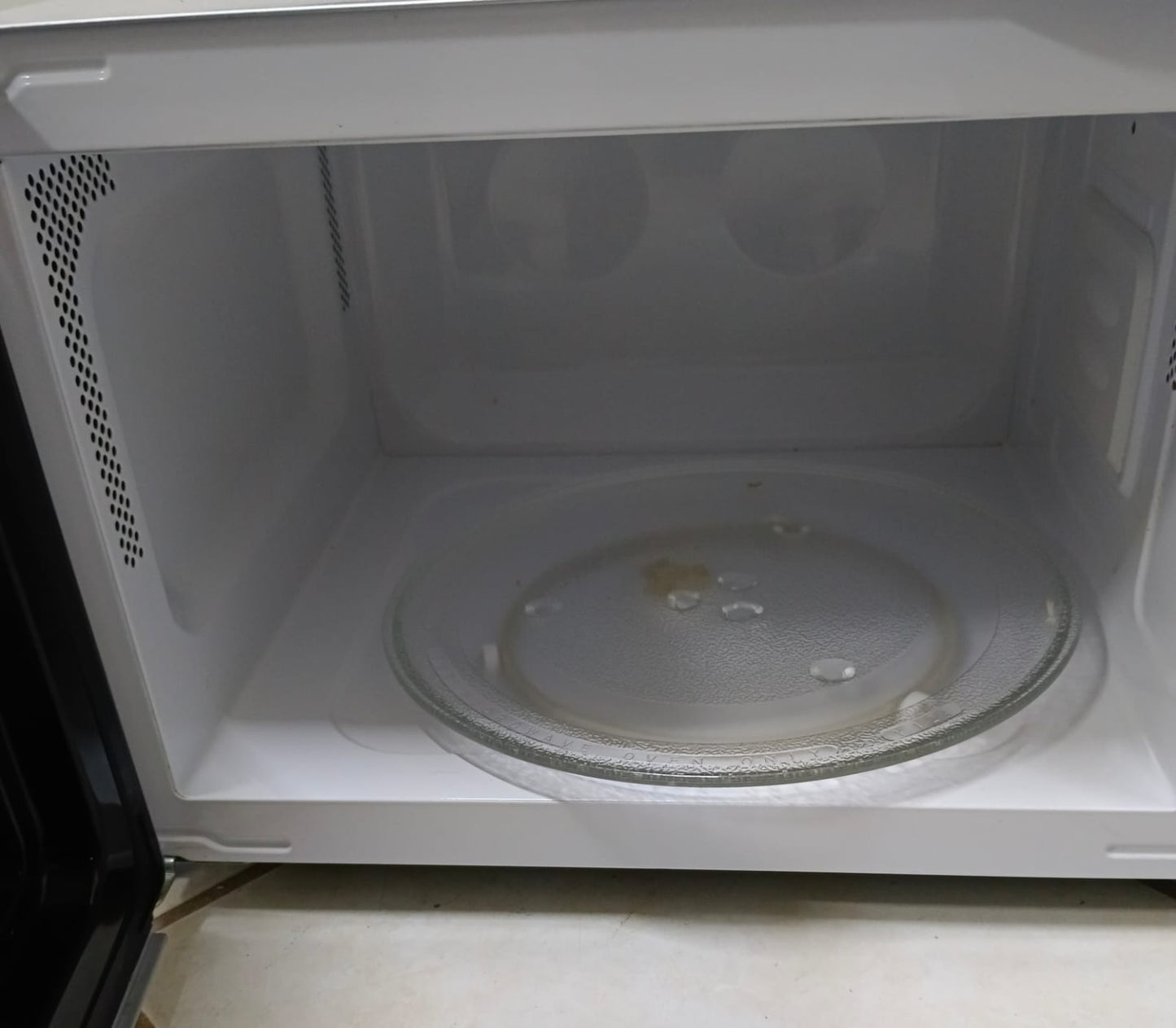 Horno de microondas WINIA kor-1n3hmm, usado