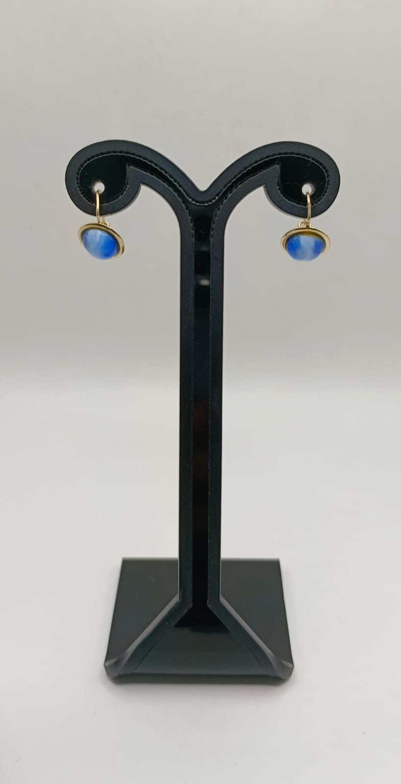 Arete con sintetico azul ORO 10k peso 1.8gr, usado